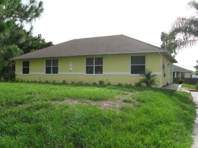 Duplex in Lehigh Acres, FL - Building Photo