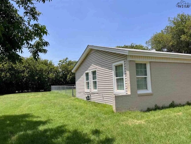1215 Glidewell Ave in Wichita Falls, TX - Building Photo - Building Photo