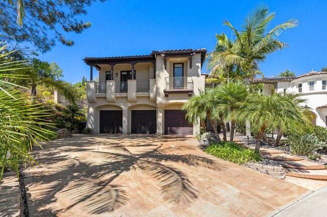 4754 Sunset Heights Ct in San Diego, CA - Foto de edificio - Building Photo