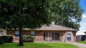 7829 Texridge Dr in Dallas, TX - Building Photo