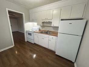 123 Calvin Ct in West Columbia, SC - Building Photo - Building Photo