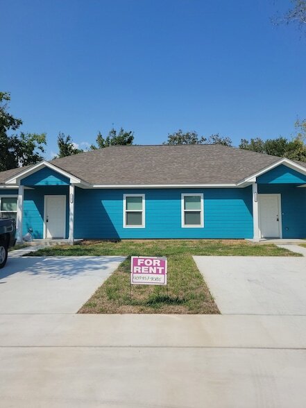 2107 24th St N in Texas City, TX - Foto de edificio