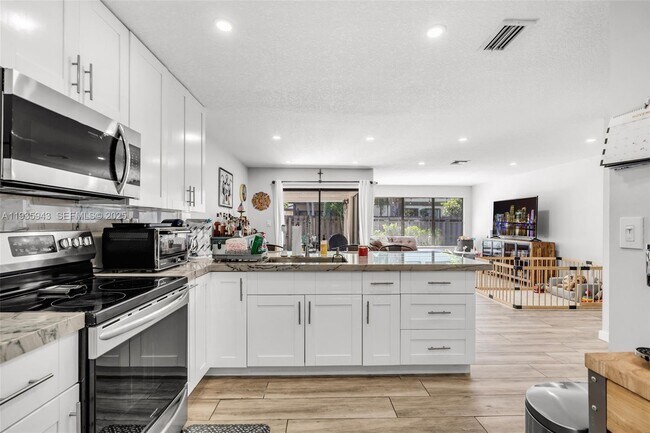 12950 SW 66th Terrace in Miami, FL - Building Photo - Building Photo