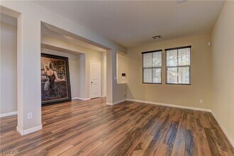 9120 W Parkstone Ave in Las Vegas, NV - Building Photo - Building Photo