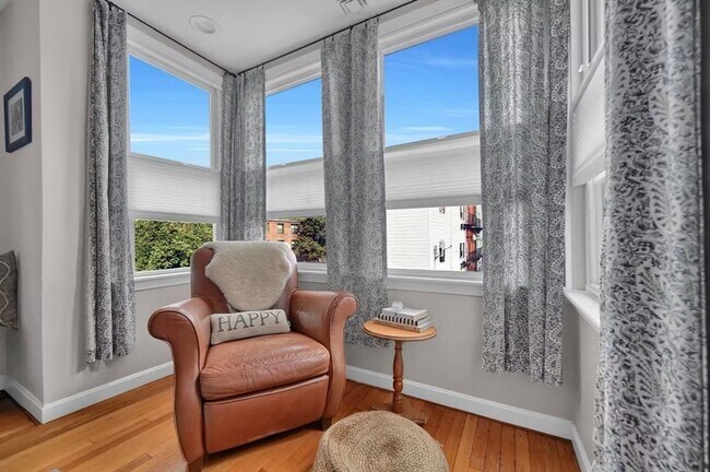 28 Monument St, Unit 2 in Boston, MA - Building Photo - Building Photo