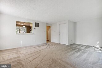 15023 Oak Crest Ct in Montclair, VA - Building Photo - Building Photo
