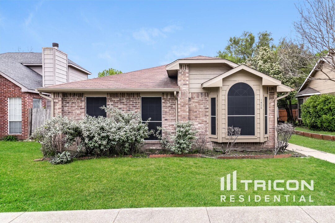 1424 Savannah St in Mesquite, TX - Building Photo