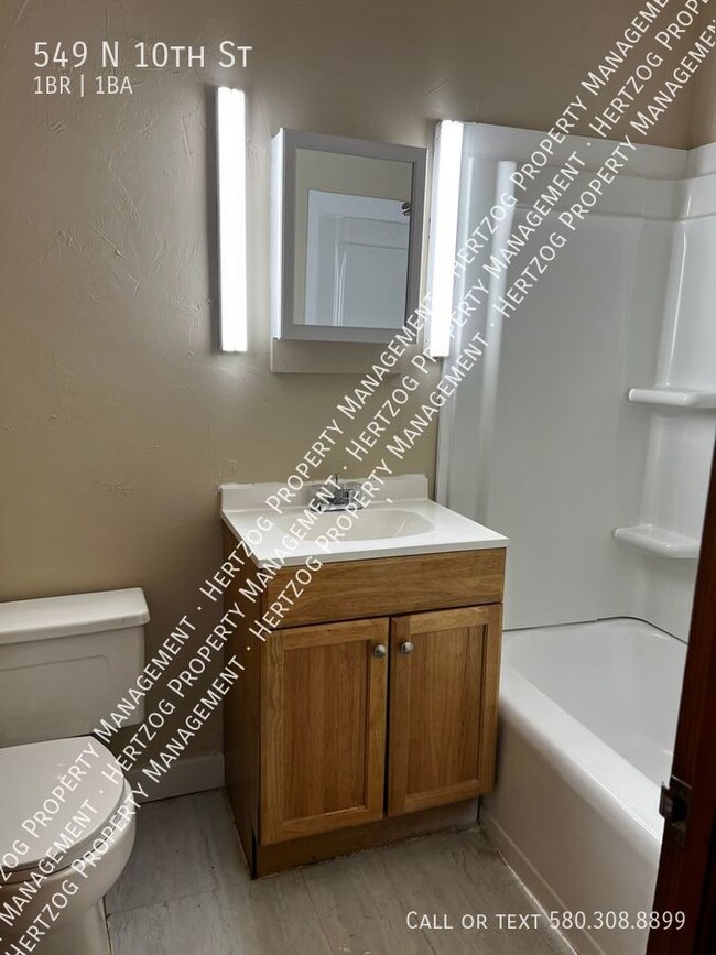 549 N 10th St in Ponca City, OK - Building Photo - Building Photo