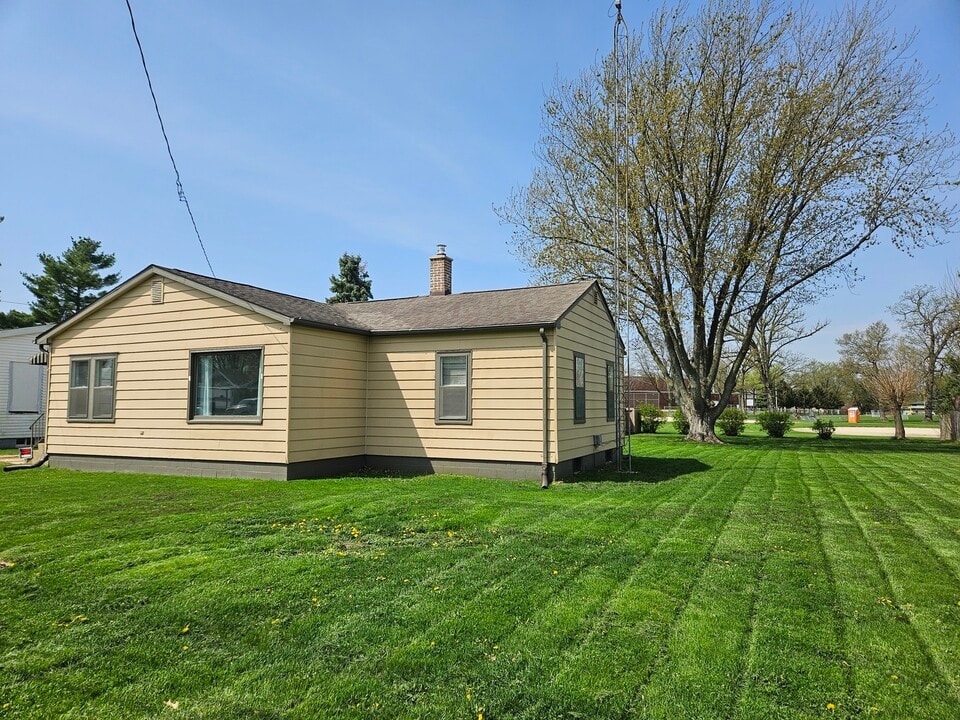 227 A St in Genoa, IL - Building Photo