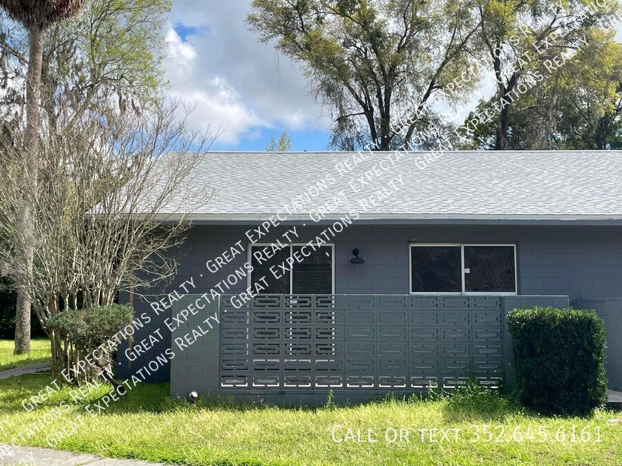 5834 SE Drew Rd in Belleview, FL - Building Photo