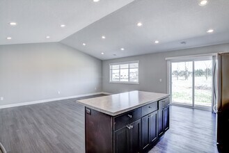 1303 Blue Jay Pl in New Richmond, WI - Building Photo - Building Photo