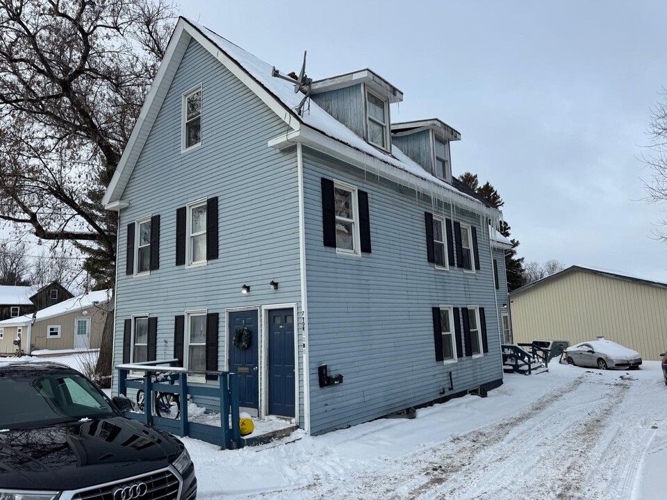 7 York St in Caribou, ME - Building Photo