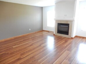 3 Bed, 2.5 Bath Townhome Near Mehaffey Park & The Olde Course! in Loveland, CO - Building Photo - Building Photo