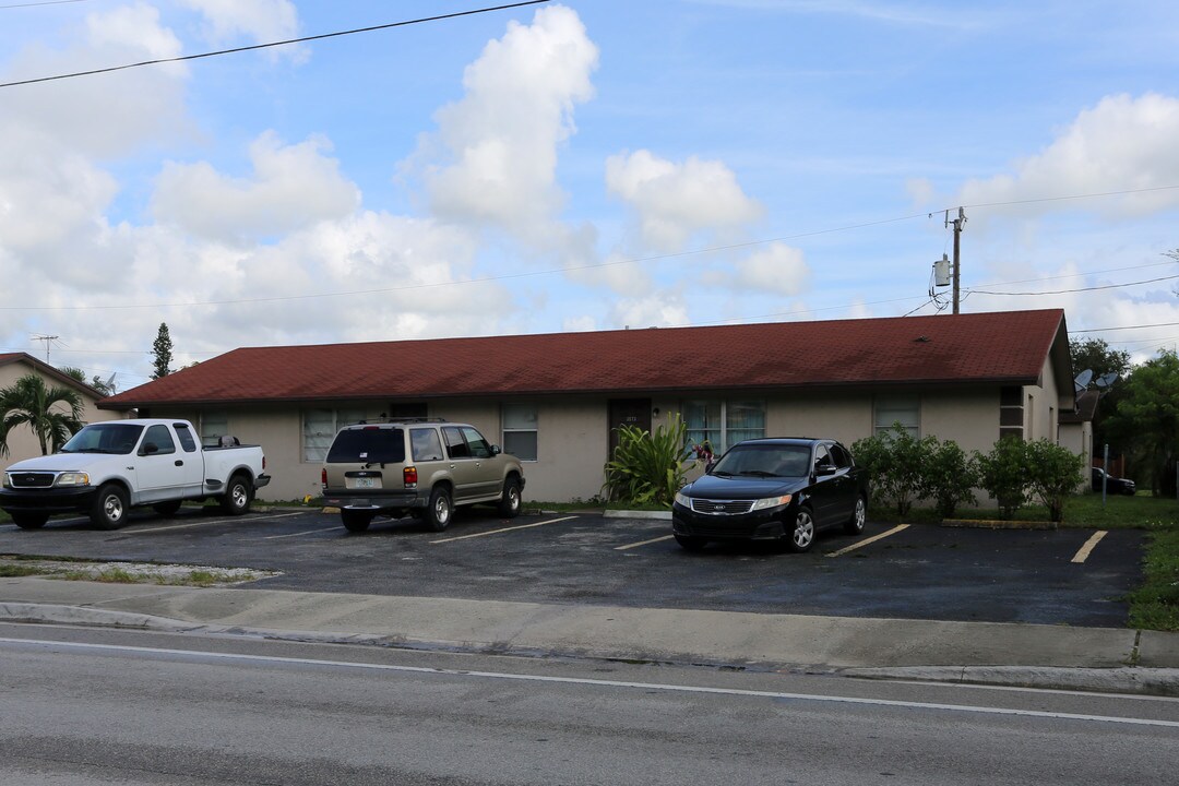 3573 Melaleuca Ln in Lake Worth, FL - Building Photo