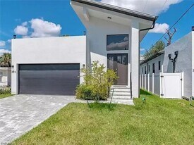 3013 Lunar St in Naples, FL - Building Photo