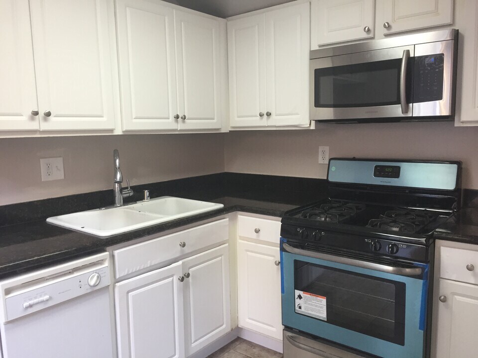 20246 Cohasset St, Unit 9 in Winnetka, CA - Foto de edificio