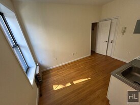 WEST 72 STREET, Unit 5C in New York, NY - Building Photo