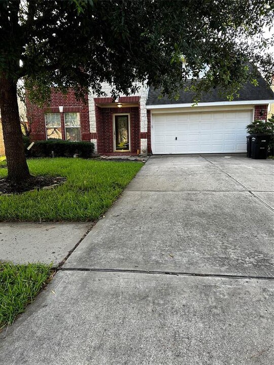 5413 Lilac Grove Ln in Rosharon, TX - Building Photo