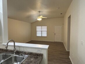 9404 Lamar Ave in Odessa, TX - Foto de edificio - Building Photo