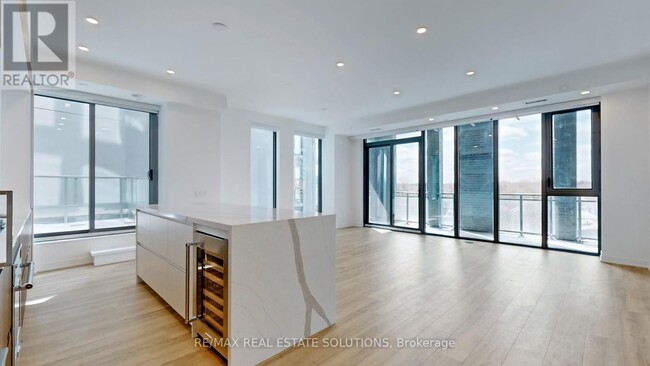 1-701 Hillsdale Ave W in Toronto, ON - Building Photo - Building Photo