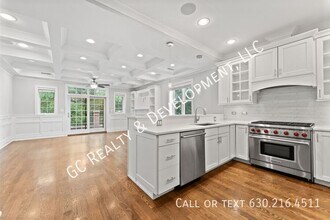 2326 N Greenview Ave in Chicago, IL - Building Photo - Building Photo