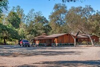 SFR & Rental Cottages in Fallbrook, CA - Foto de edificio - Building Photo