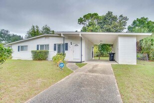 114 Altamont Rd in Pensacola, FL - Building Photo
