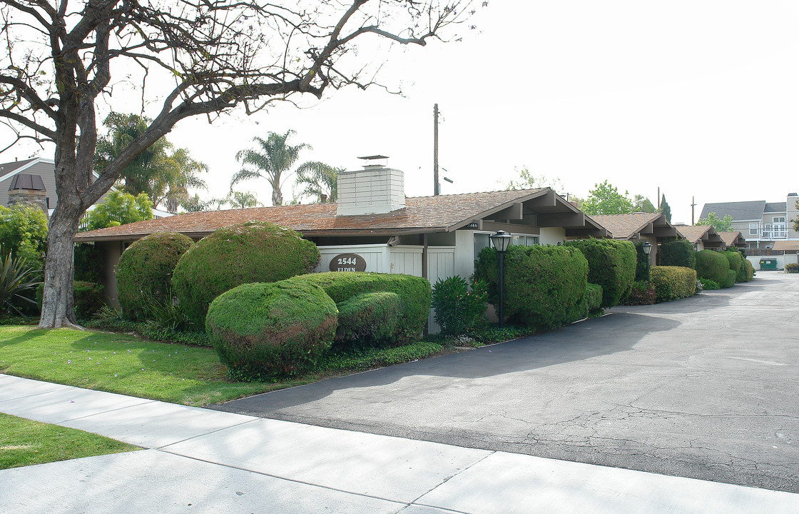 2544 Elden Ave in Costa Mesa, CA - Building Photo