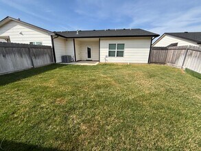 1747-1749 S Hickory Creek Ct in Wichita, KS - Building Photo - Building Photo