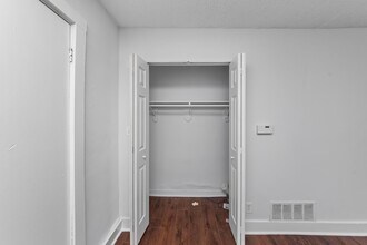 3727 N Pine Grove Ave in Chicago, IL - Building Photo - Building Photo