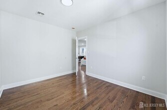 46 Eppirt St in East Orange, NJ - Foto de edificio - Building Photo