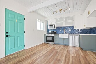 4925 Locust Ave in Long Beach, CA - Building Photo - Building Photo