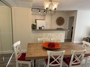 19901 E Country Club Dr in Aventura, FL - Foto de edificio - Building Photo