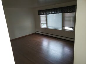 6230 W 64th Pl, Unit 4 in Chicago, IL - Building Photo - Building Photo