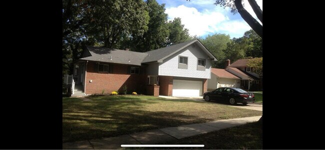 405 Garwood Dr in Cherry Hill Township, NJ - Building Photo - Building Photo