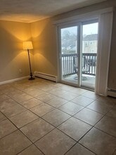 10 Josephine St in North Providence, RI - Foto de edificio - Building Photo