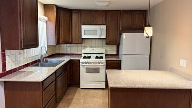 596 S Mentor Ave, Unit 596 S Mentor Ave in Pasadena, CA - Building Photo - Building Photo