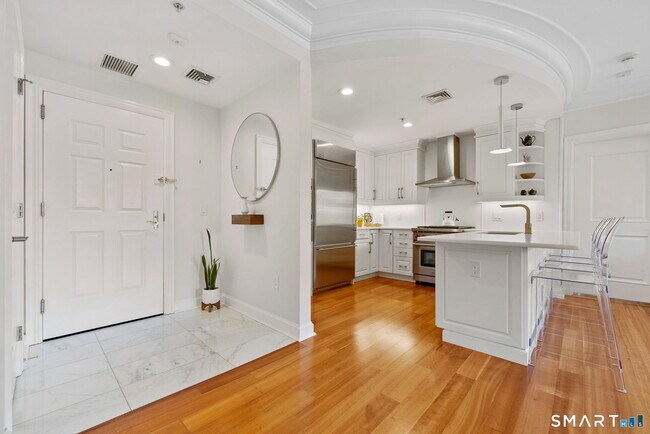 85 Memorial Rd in West Hartford, CT - Building Photo - Building Photo