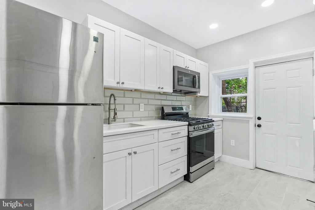 6414 N Norwood St in Philadelphia, PA - Building Photo