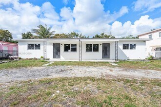 1061 NW 108th Terrace in Miami, FL - Building Photo - Building Photo