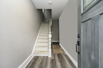 569 Liberty Ave, Unit 2 in Jersey City, NJ - Foto de edificio - Building Photo