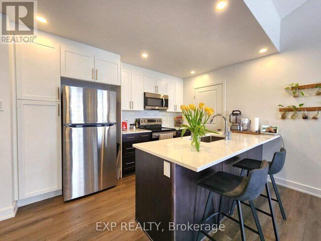 380 Rolling Meadow Crescent in Ottawa, ON - Building Photo - Building Photo