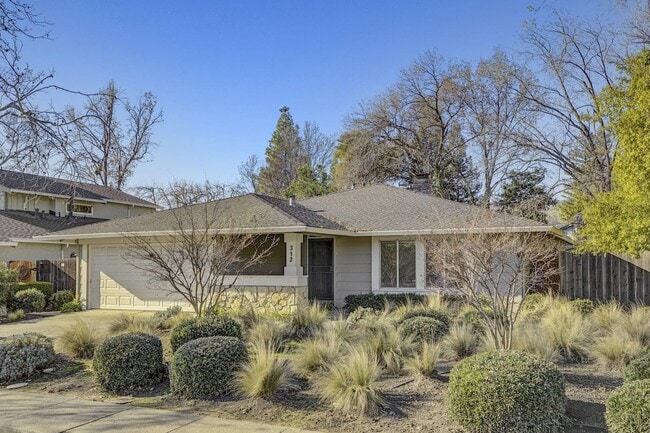 312 N Alamo Dr in Vacaville, CA - Building Photo - Building Photo