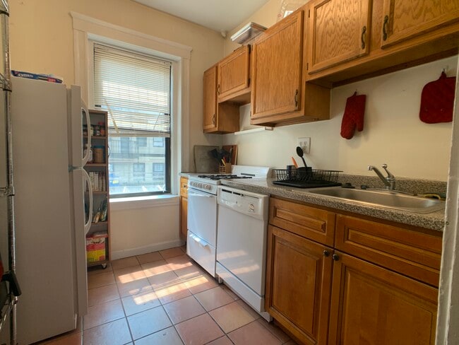 316 Summit Ave, Unit 2