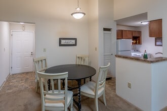 Brandychase Apartments in Cincinnati, OH - Foto de edificio - Interior Photo