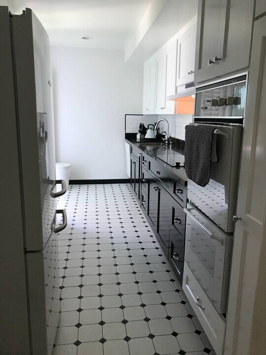 7560 Hollywood Blvd in Los Angeles, CA - Building Photo
