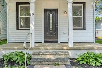 19 E Main St in Quinton, NJ - Building Photo - Building Photo