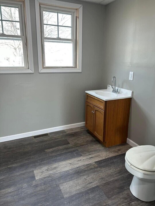 304 E Marietta St in Woodsfield, OH - Foto de edificio
