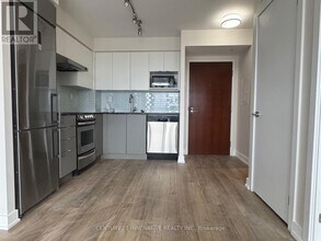 160 Flemington Rd in Toronto, ON - Building Photo - Building Photo