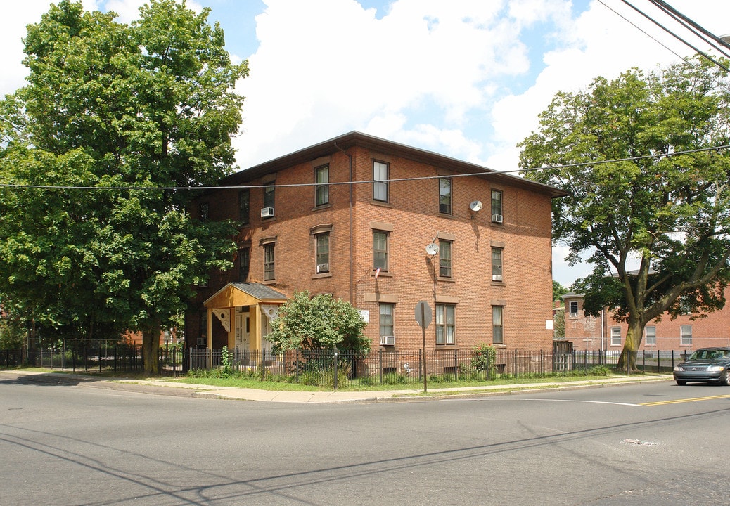 142 Affleck St in Hartford, CT - Building Photo